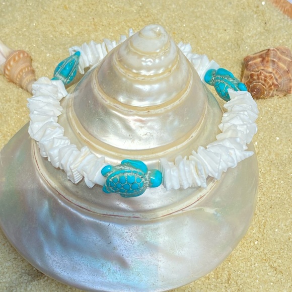 Puka shell and turquoise turtle bracelet - Picture 1 of 1